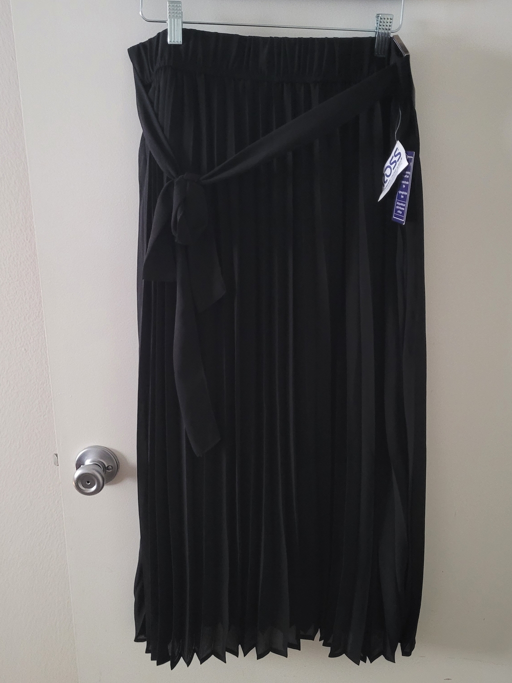 Lark And Grey Black Pleated Midi Skirt with Waist Tie
